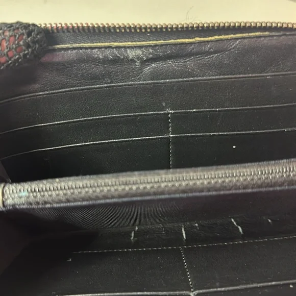 Chanel Black Patent Leather Quilted Zip Around Wallet - Picture 10 of 16